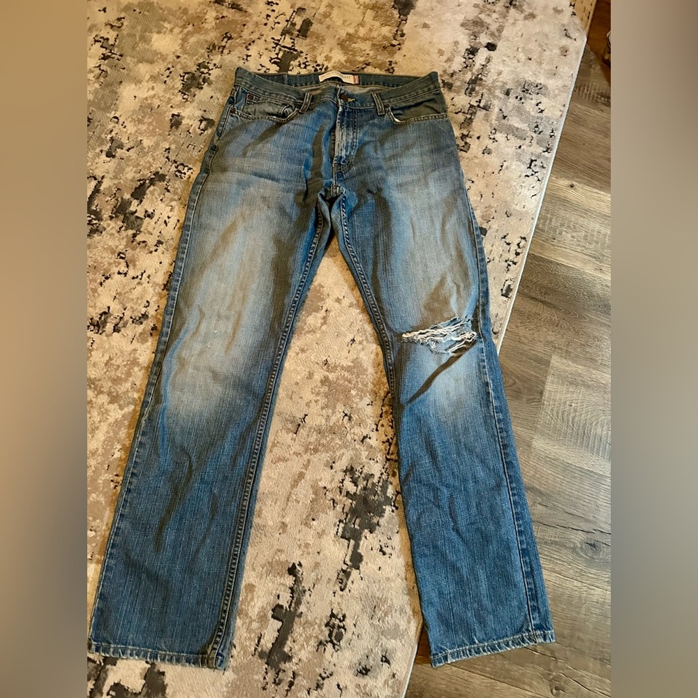 Levi's Slim Straight Leg Blue Jeans with Knee Rip 34x34